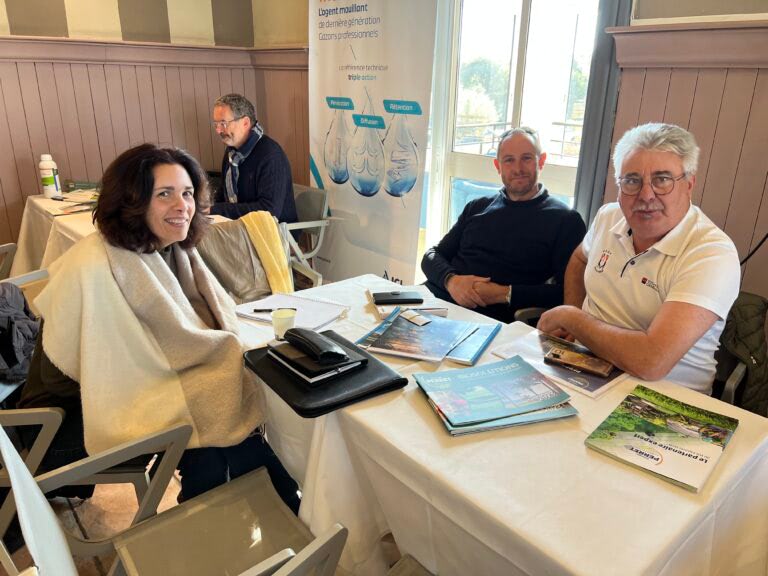 Chantal Lantier (Celtic), Fred Père (Dispro Irrigation) et Jacques Laborier (Celtic) lors d'une rencontre avec des intendants de golf.