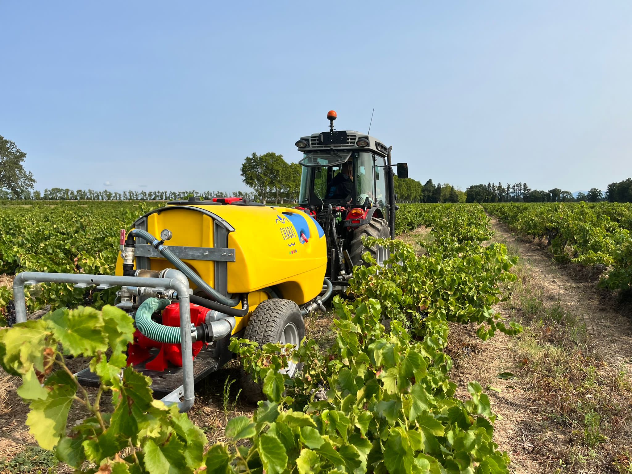 L'hydroseeder permet de semer des couverts végétaux en viticulture