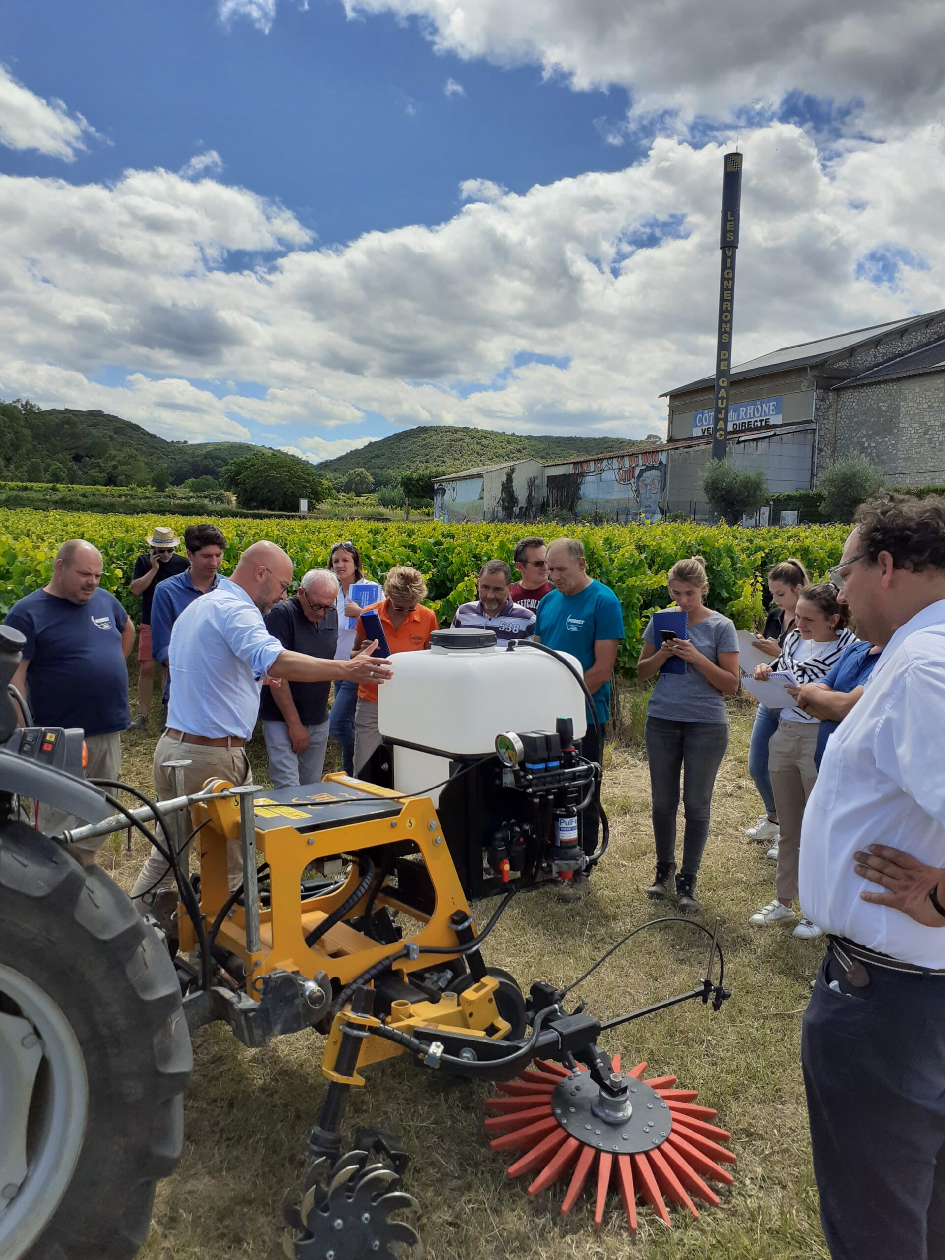 L'Éco combi est un outil qui permet de désherber le cavaillon dans les vignes
