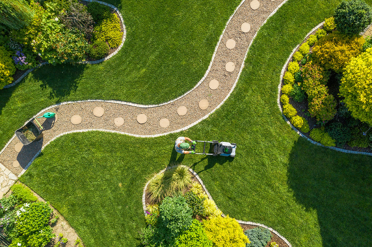 L'entretien des jardins demande du temps, de l'expertise et de la précision